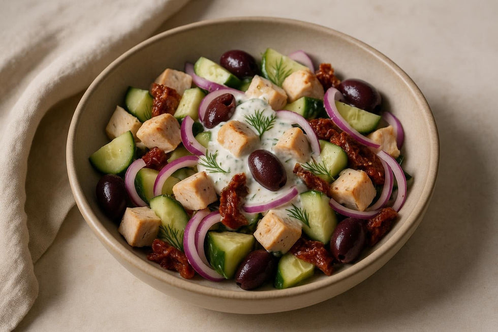 Greek Salad with Chicken and Feta - Só Verde