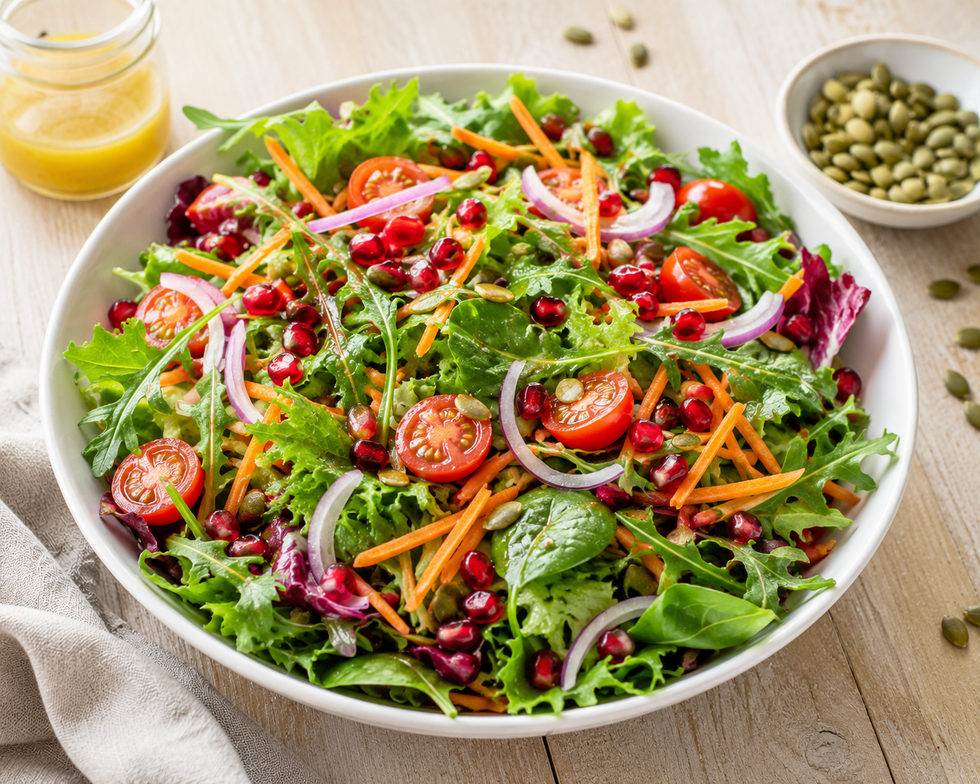 Simple Green Salad with Lemon Vinaigrette - Só Verde