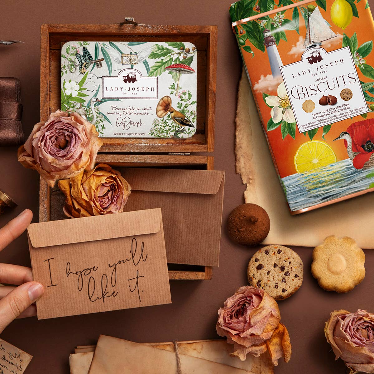 Biscoitos sortidos em lata de oferta