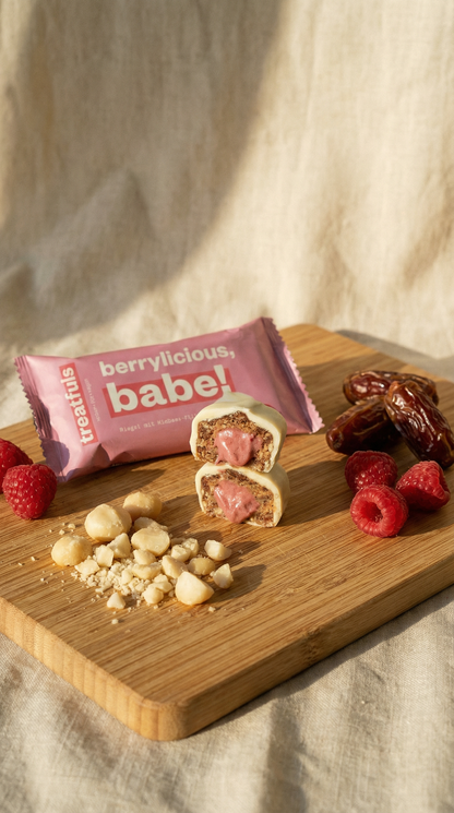 White chocolate raspberry bar with filling organic + vegan
