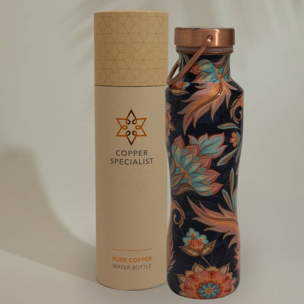 Garrafa de água em cobre puro com estampado floral, curva, ± 750 ml, da Ayurveda Specialist bv.