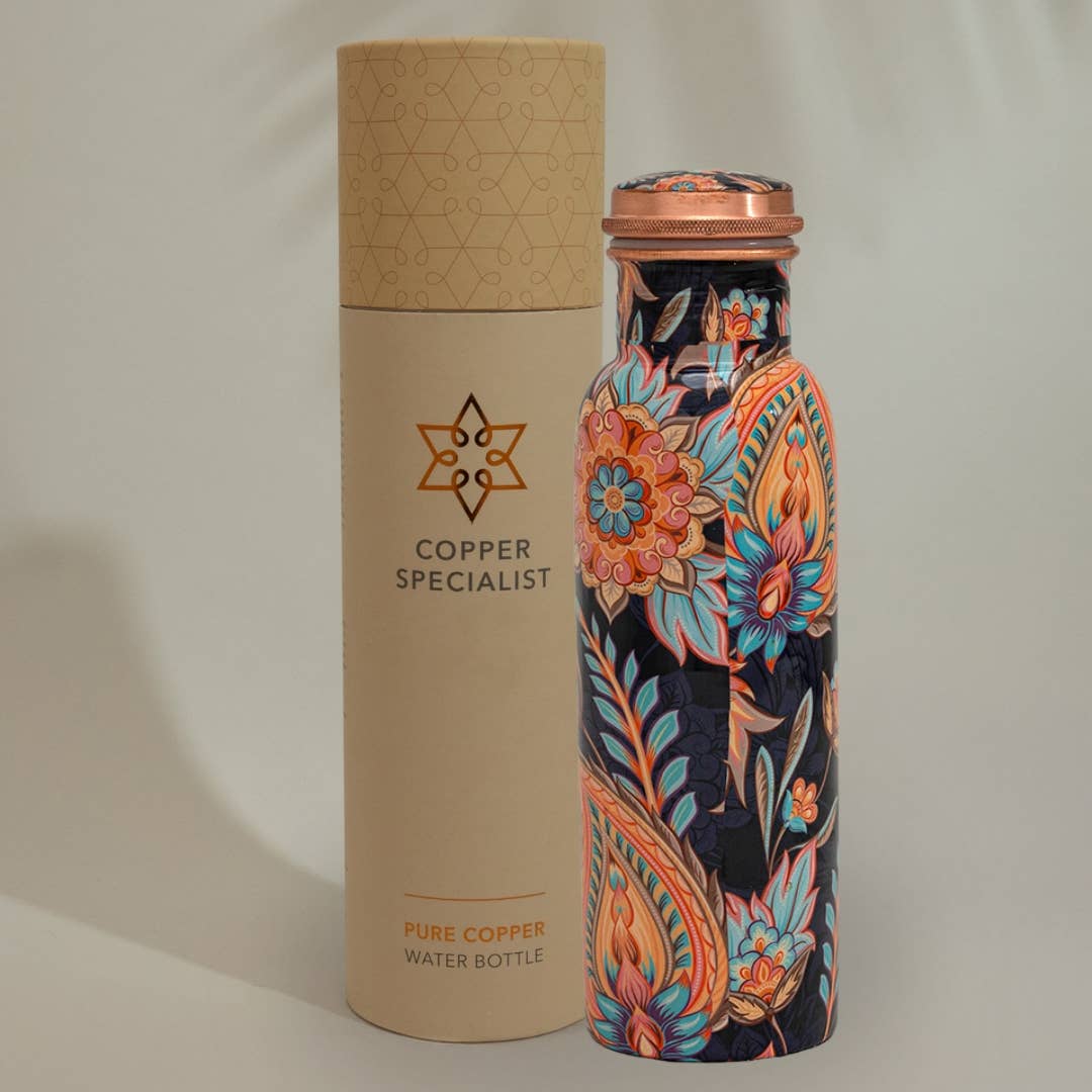 Garrafa de água em cobre puro com estampado floral, da Ayurveda specialist bv, aproximadamente 750 ml/290 g.
