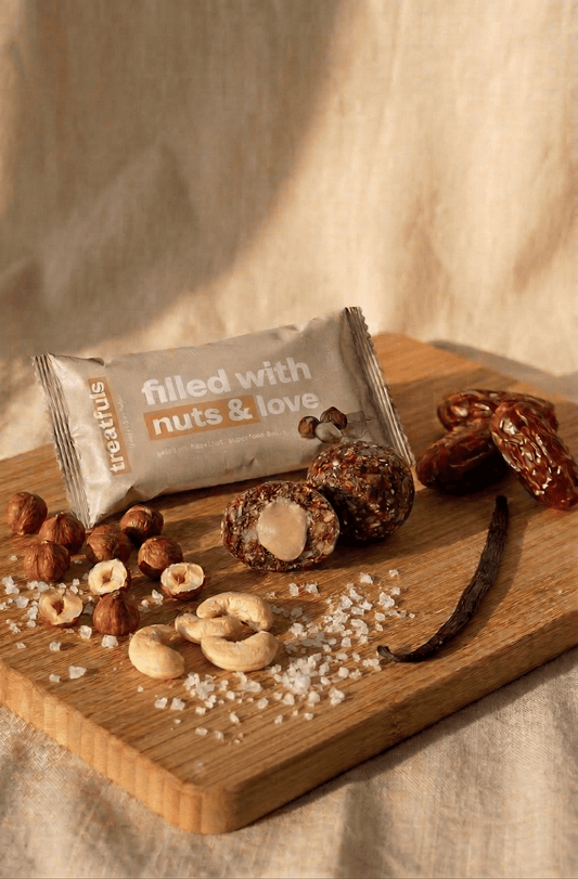 Hazelnut Butter Filled Energy Balls - Só Verde