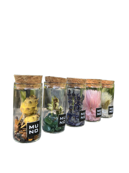 Set of 5 Glass Tubes with Gems and Dried Flowers - Só Verde